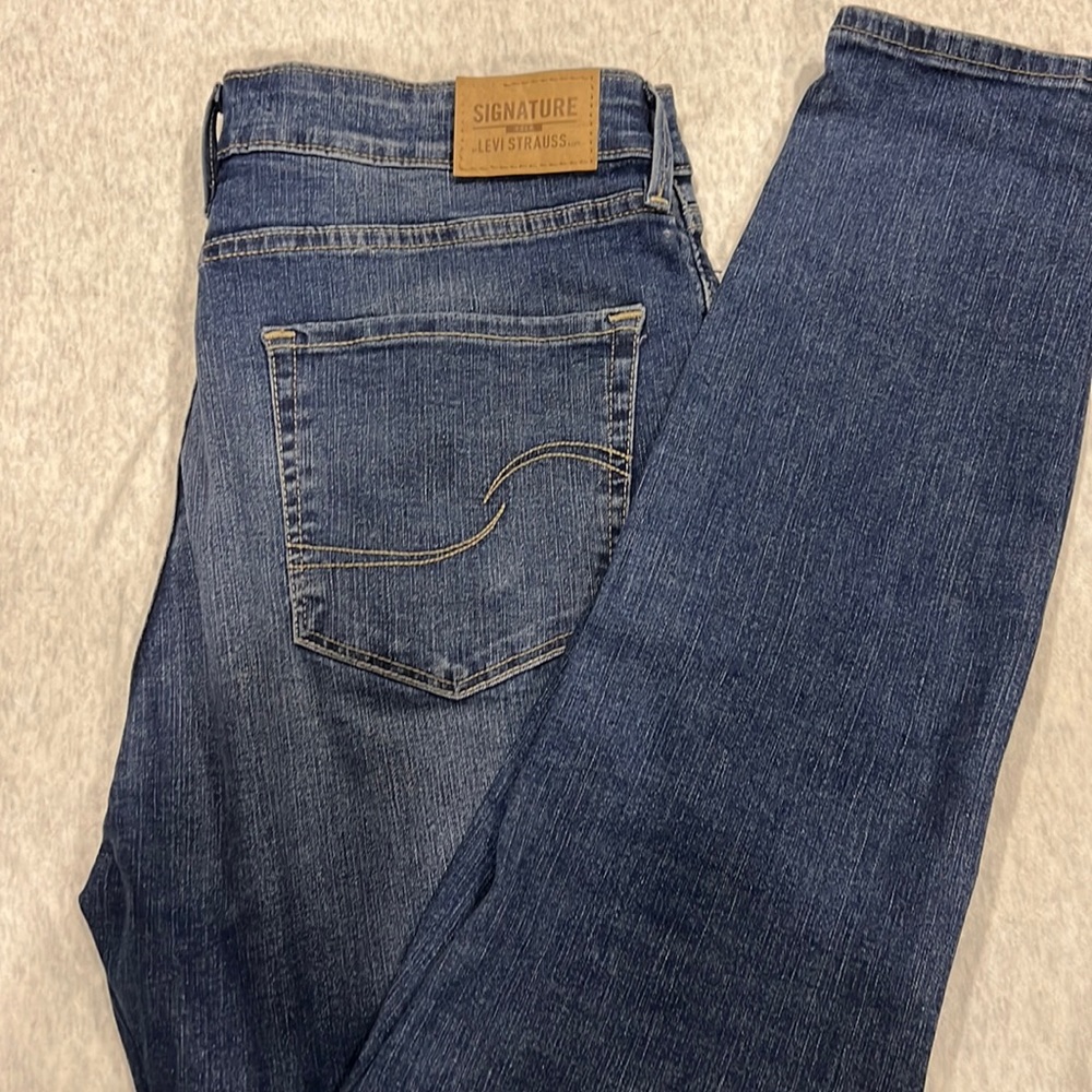 Levi’s Strauss Totally shaping skinny size 14L